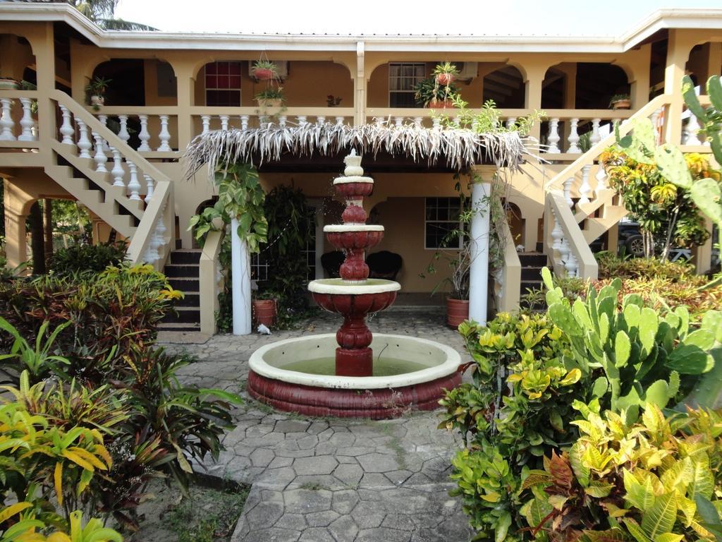 Caribbean Shores Bed & Breakfast Dangriga Exteriér fotografie